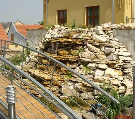 Dubogo Szalloda Etterem *